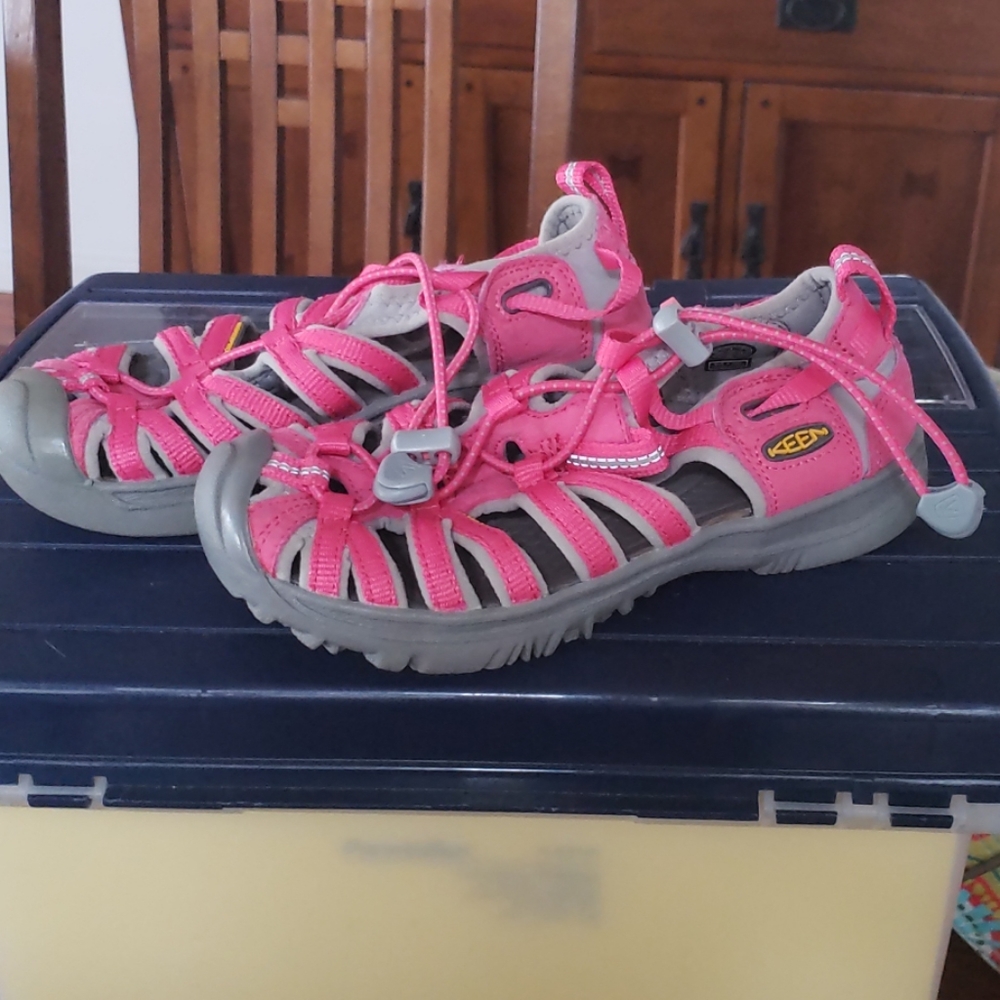 Girls keen waterproff shoes